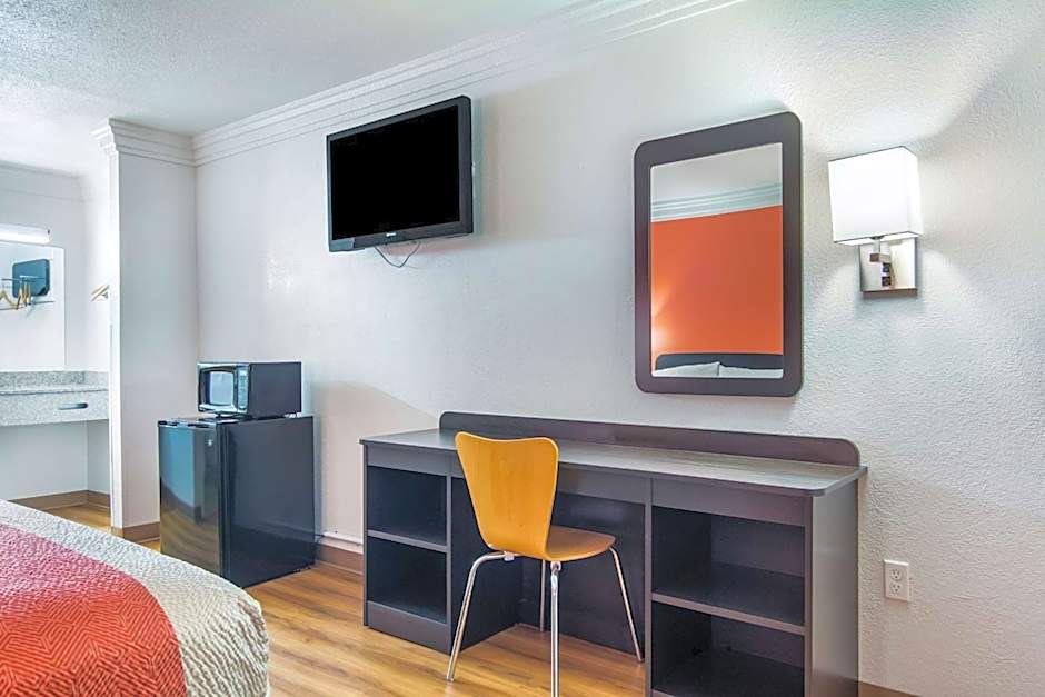 Motel 6-Marshall, TX