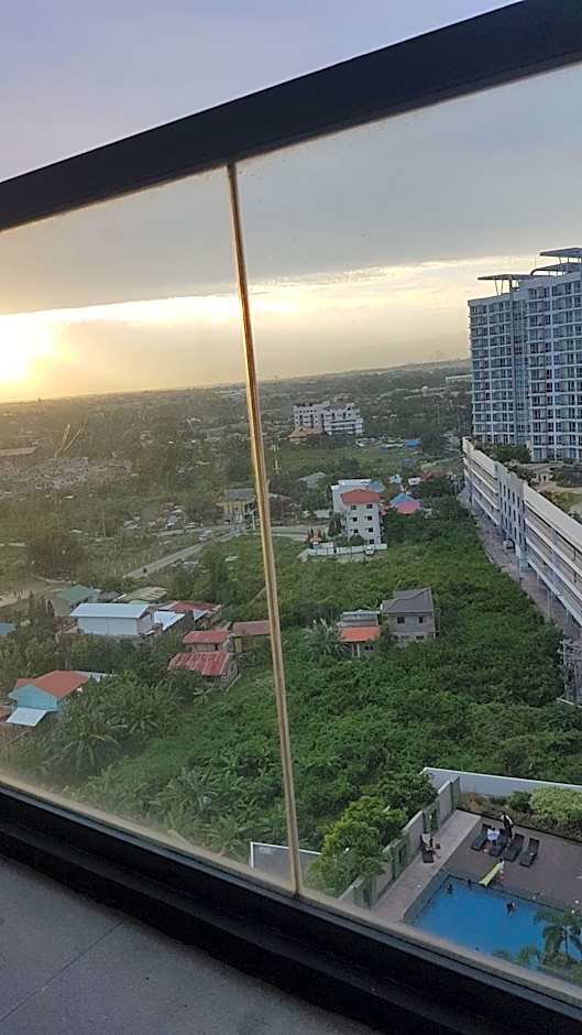 Mactan Newtown Condo with Garden and Ocean View 8NEWTOWN BLVD
