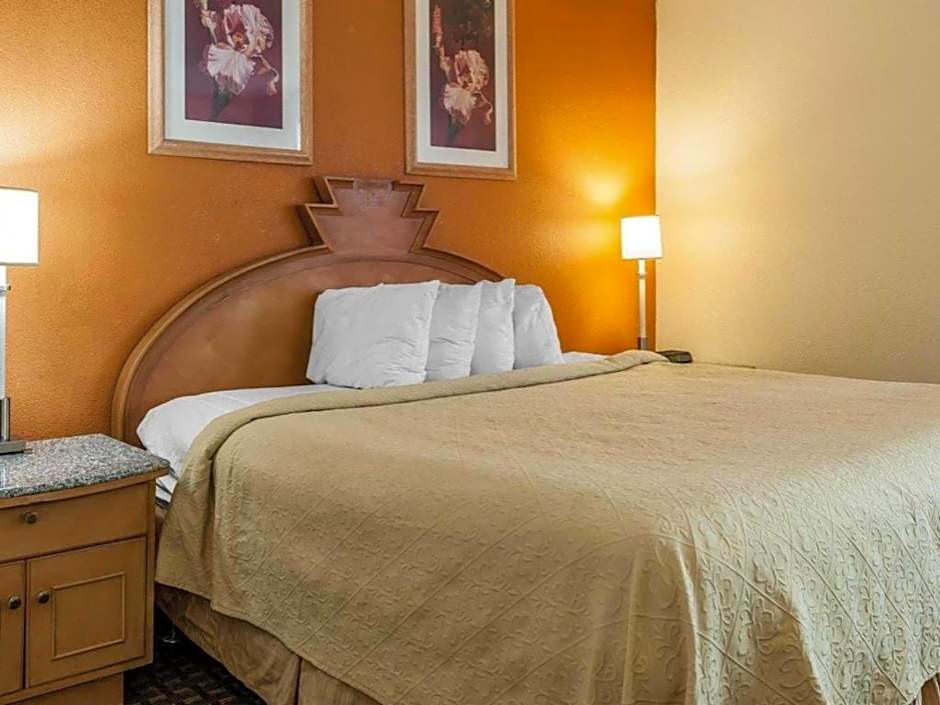 Quality Inn & Suites Shelbyville I-74