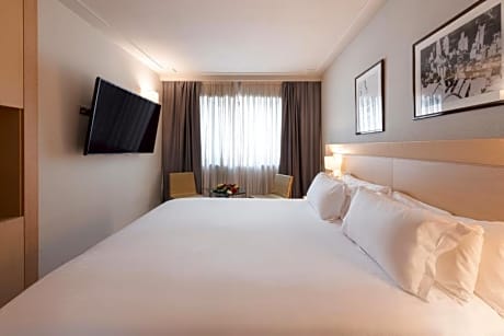 DELUXE ROOM (1 ADULT)