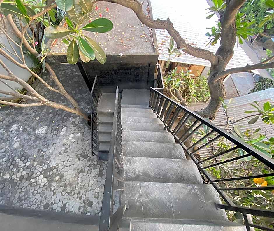 OYO Life 93155 Wisma Sarah