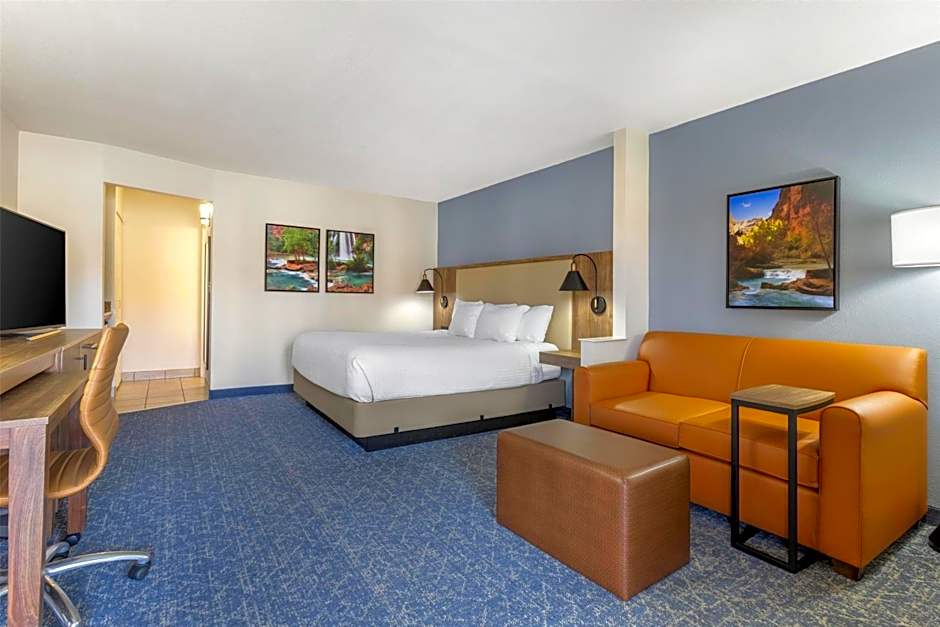 Best Western Plus A Wayfarer's Inn & Suites