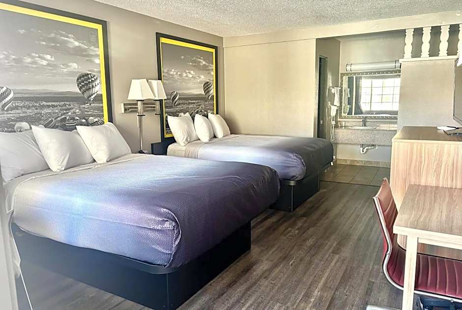 Super 8 by Wyndham Albuquerque Downtown