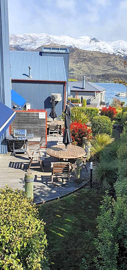 The Moorings Motel and Apartments