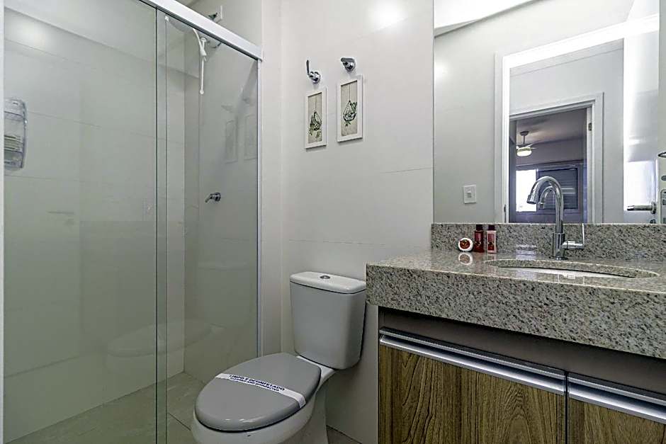 Apartamentos a Beira Mar, Aconchegantes e Modernos, a 3 Minutos da Praia com Ar Condicionado, Sacada Gourmet, Garagem e Portaria 24h