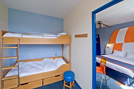 CREW 6 WITH BUNK BEDS