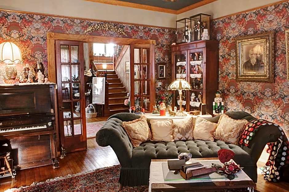 The Queen, A Victorian Bed & Breakfast