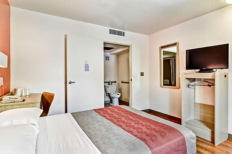 Motel 6 Pittsburgh - Crafton