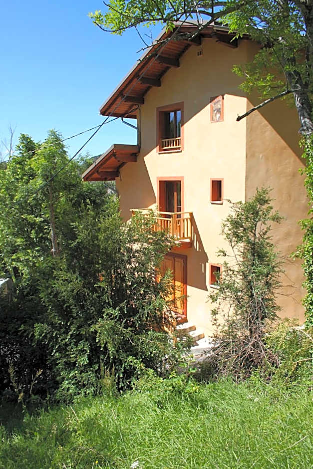 Eco-hôtel et Yourtes du Mercantour