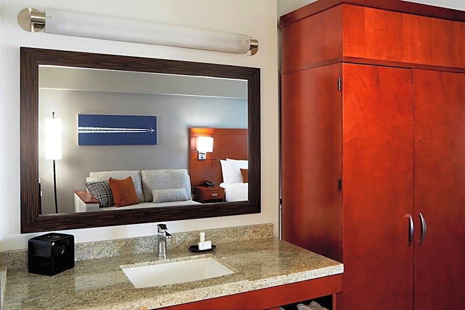 Courtyard by Marriott Los Angeles LAX/Century Boulevard