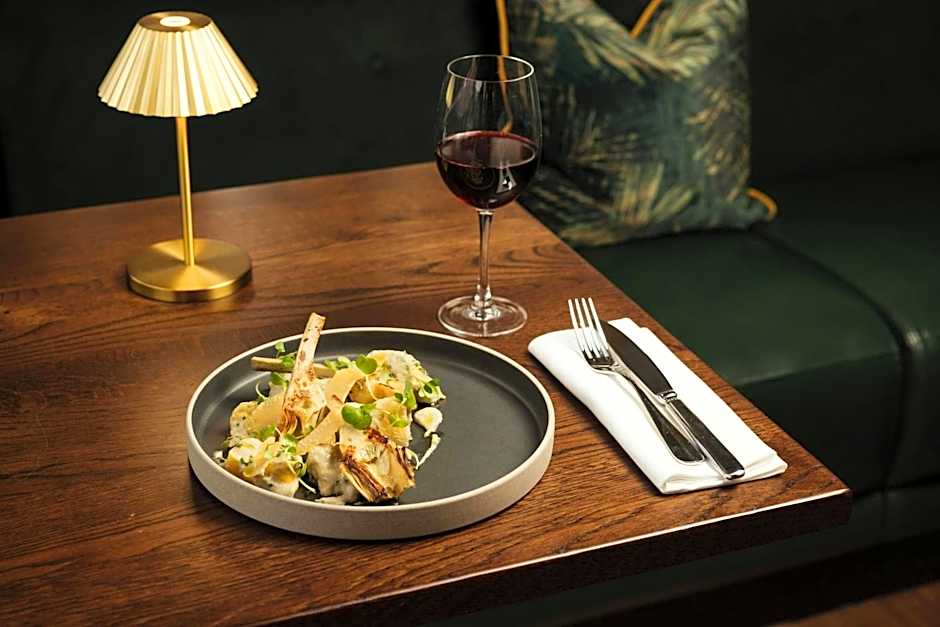 Montcalm East, Autograph Collection