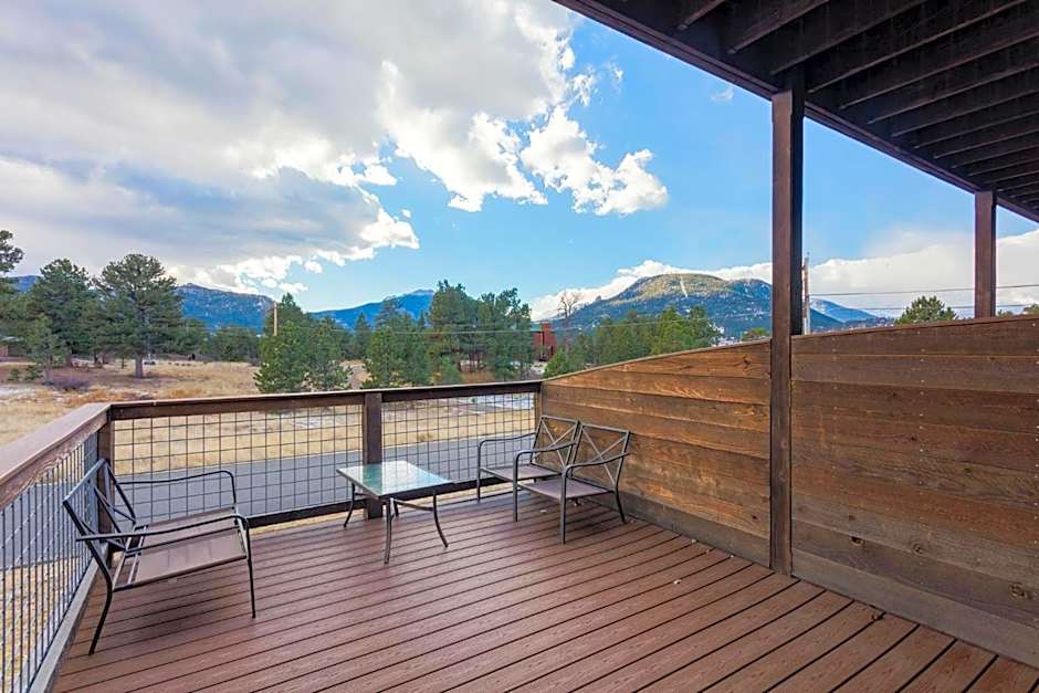 Coyote Mountain Lodge