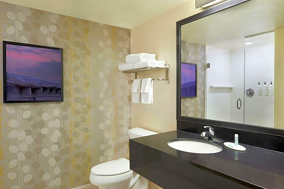 Fairfield Inn & Suites by Marriott Calgary Downtown