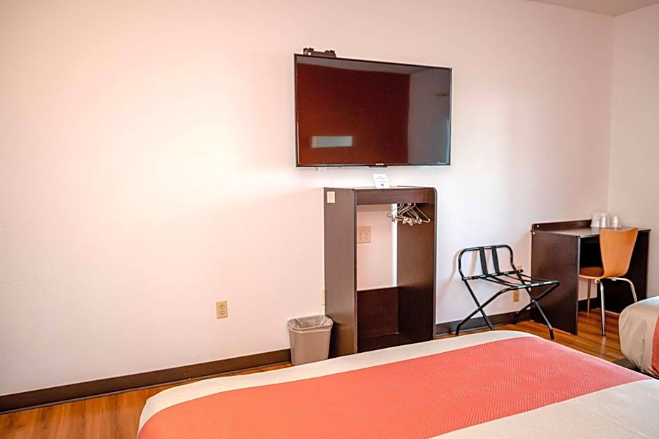 Motel 6 Lincoln, NE