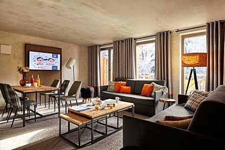Megeve Prestige Suite with Balcony with High Tea (dec-april)