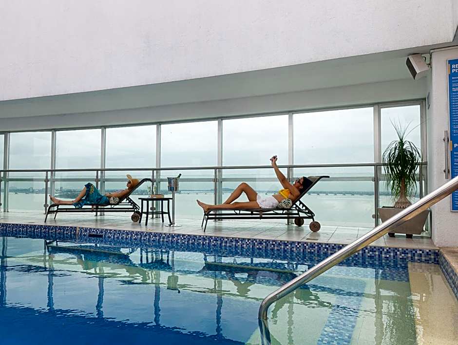 Wyndham Guayaquil, Puerto Santa Ana