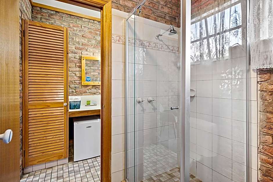 The Settlement Historic Hotel