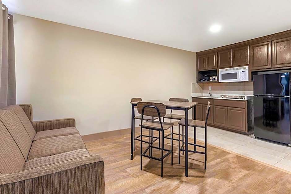 Red Roof Inn & Suites Newport News