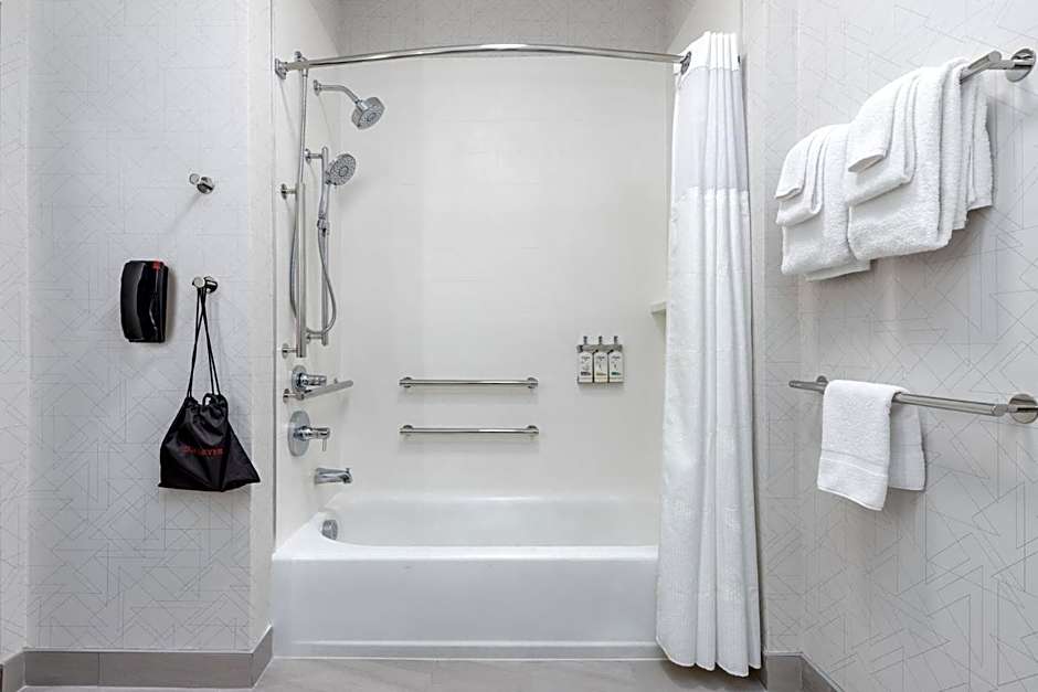 Holiday Inn Express & Suites Austin Airport East By IHG