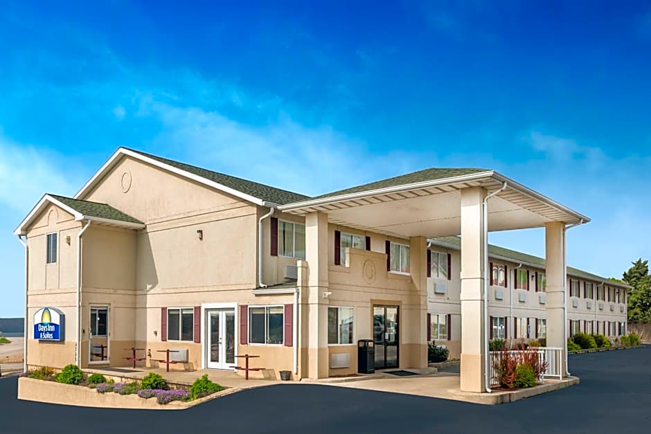 Days Inn by Wyndham Osage Beach Lake of the Ozarks