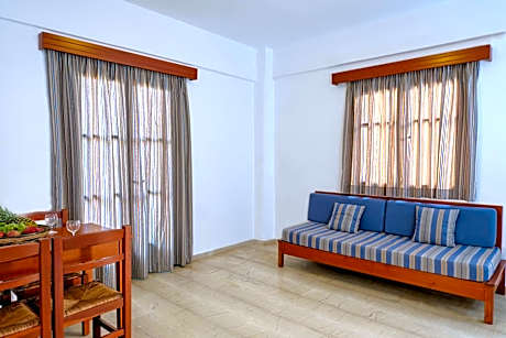 Family Room with Garden View