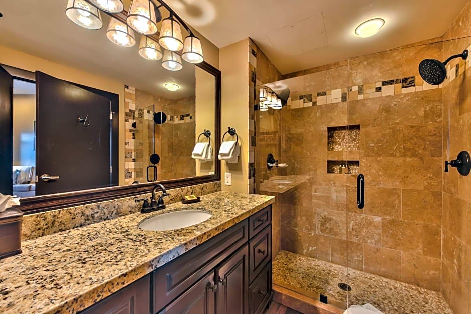 Sundial Lodge Larger Penthouse by Canyons Village Rentals