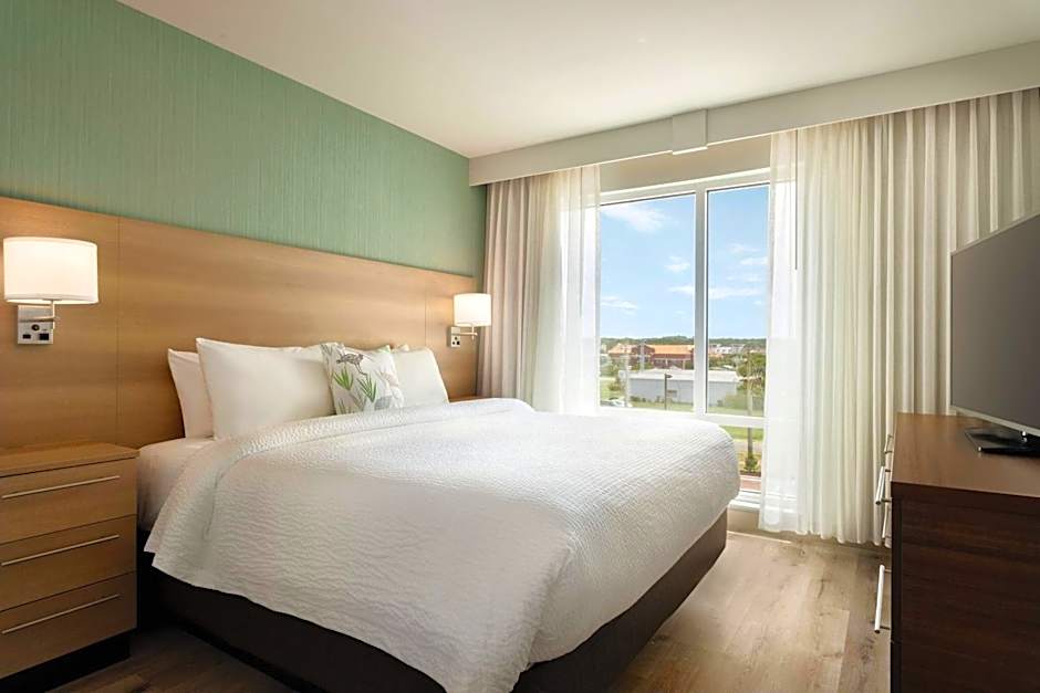 Photo 1 of 5 of 1 Bedroom 1 King Bed with Sofabed Suite, Inland View