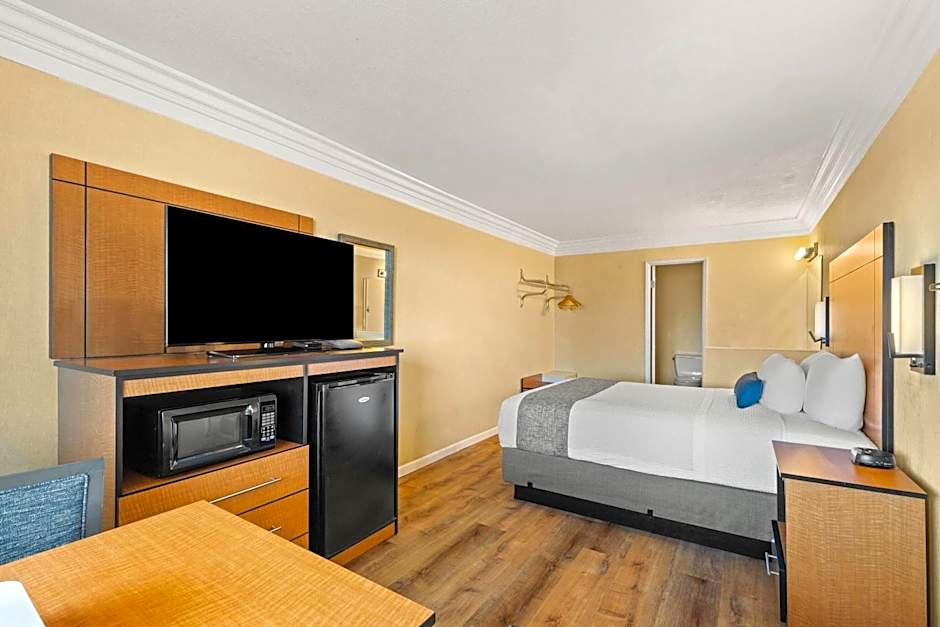 Travelodge by Wyndham San Clemente Beach