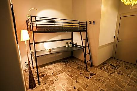 Bed in 3-Bed Dormitory Room with Shared Bathroom