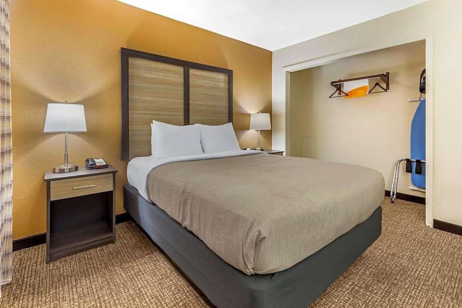 Quality Inn & Suites Spring Lake - Fayetteville near Fort Bragg