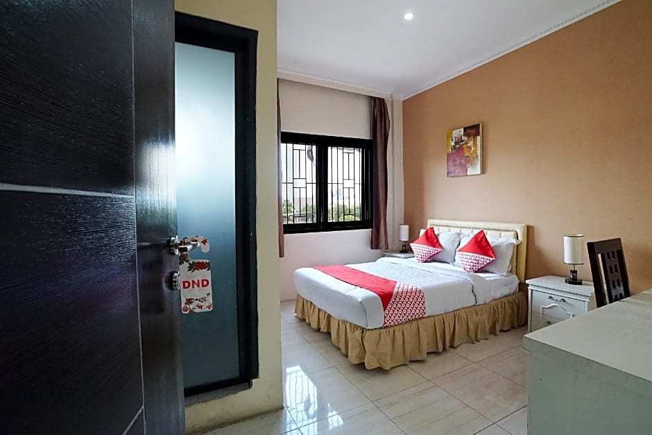 OYO 306 Koen Residence Near RS Gandaria