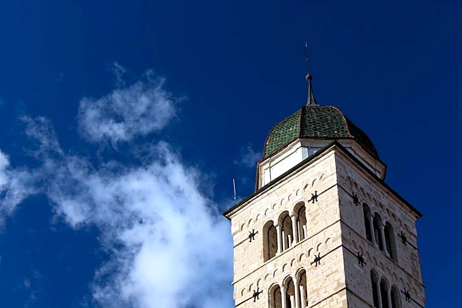 YUGOGO PELLICO 8 Trento Centro