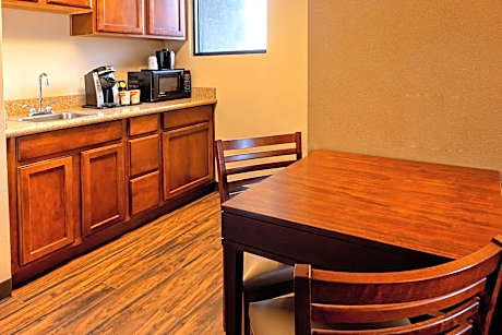Queen Suite with Two Queen Beds First Floor - Accessible/Non-Smoking