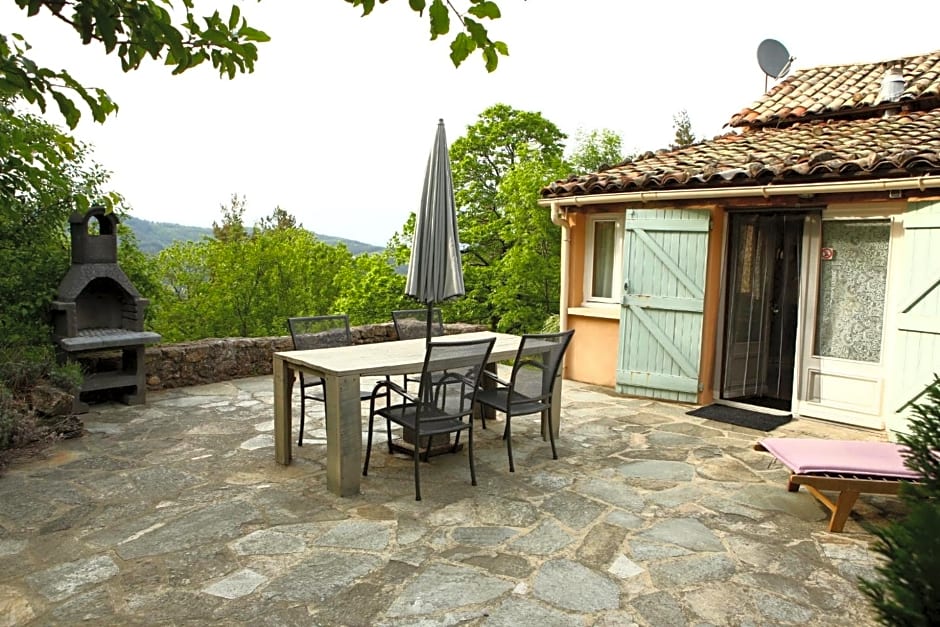 Les Grangeonnes, gîtes nature, piscine, sauna pour accueil familiale ou de groupe