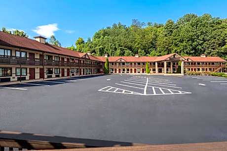 Super 8 by Wyndham Helen