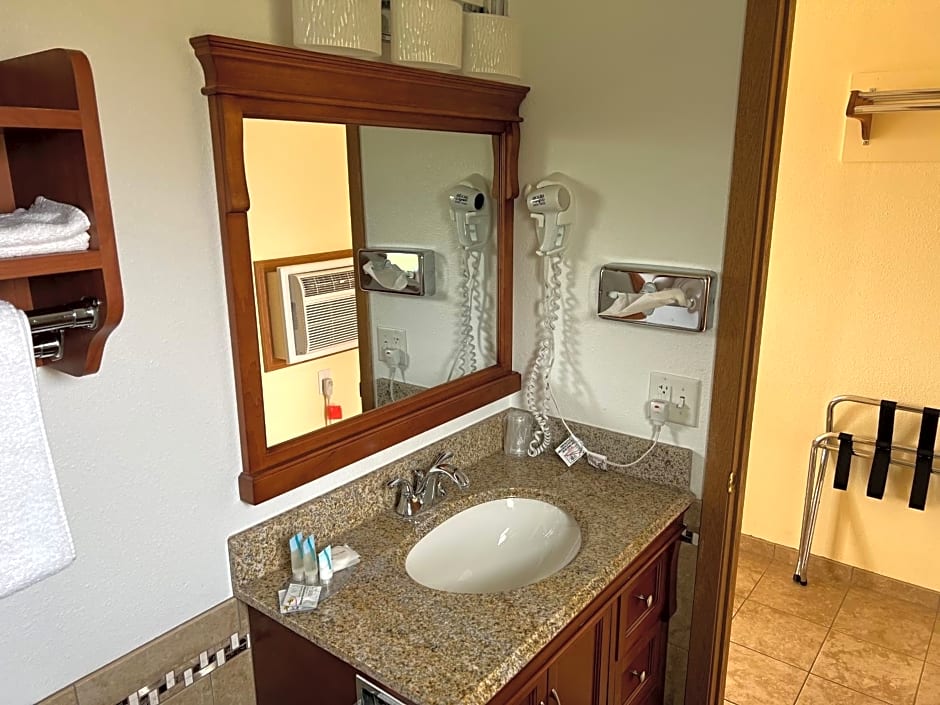 All Star Inn & Suites