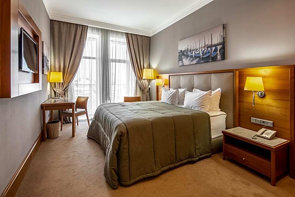CITYHOTEL