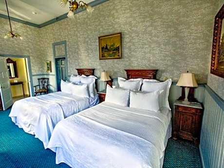 Deluxe Queen Room with Two Queen Beds