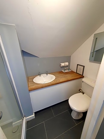 Twin Room with Private Bathroom