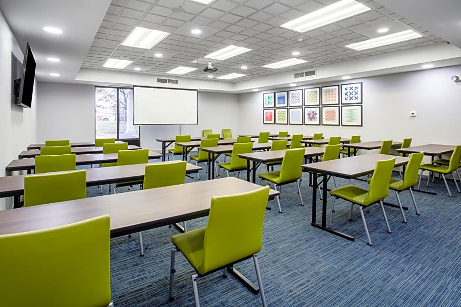 Holiday Inn Express Hotel and Suites Fort Wayne By IHG