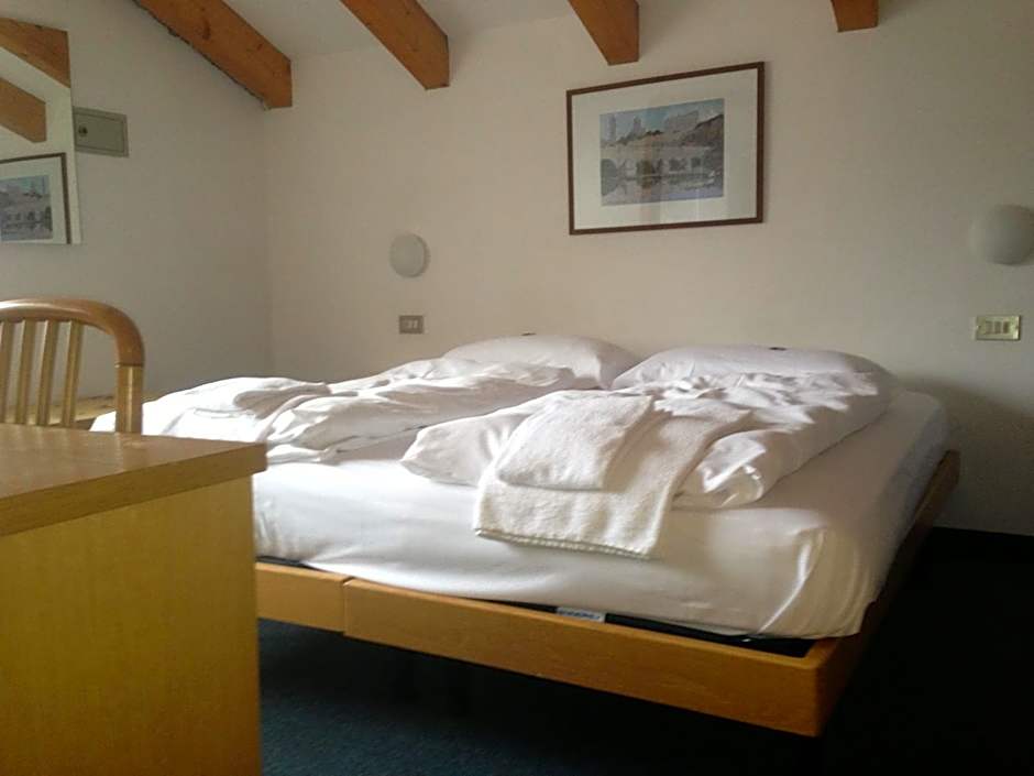 Photo 1 of 4 of Triple Room with Mountain View