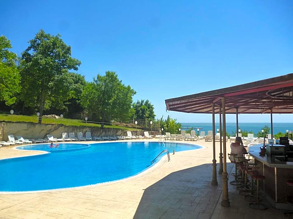 Ahilea Hotel - Free Pool Access