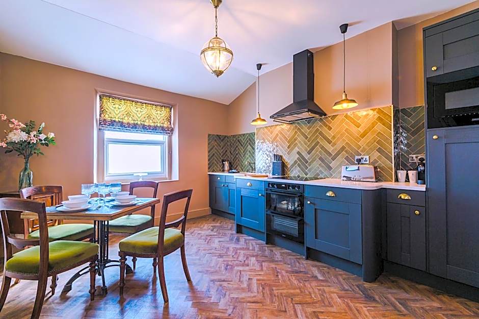 Russell Court by Orenda-Luxe