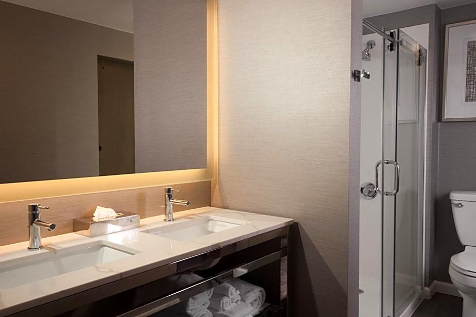 Courtyard by Marriott Charleston Waterfront