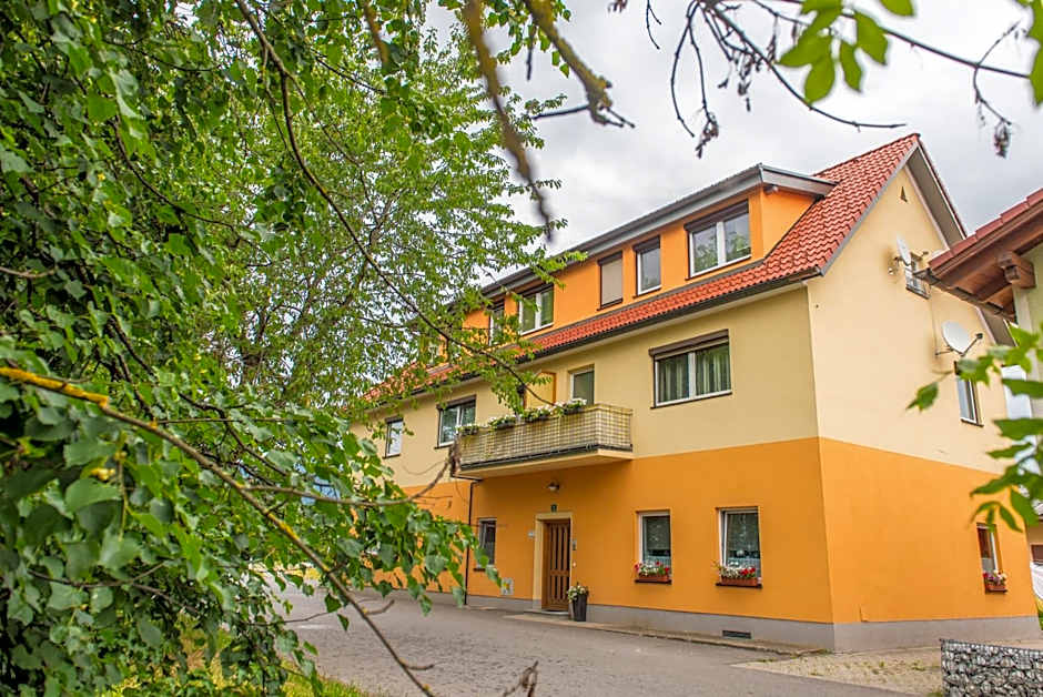 Ferienwohnungen und Zimmer Yassi