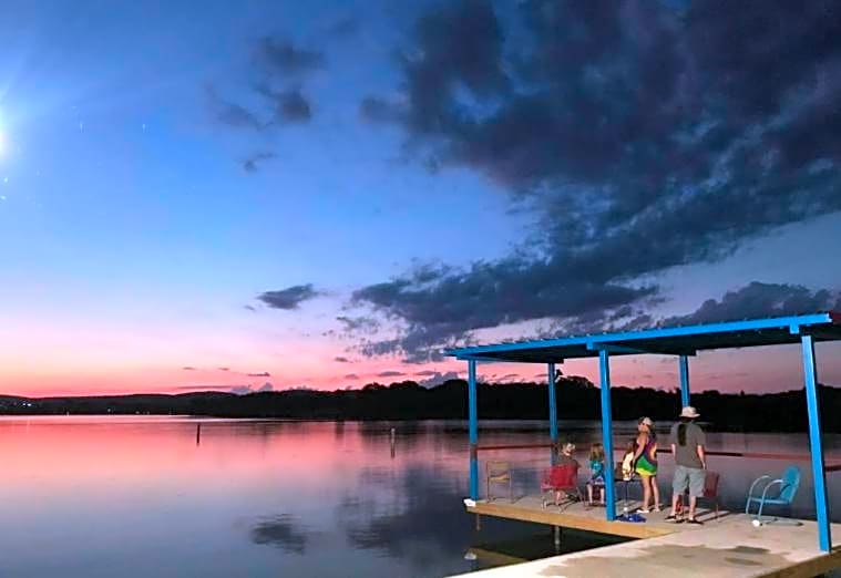 Valentine Lakeside