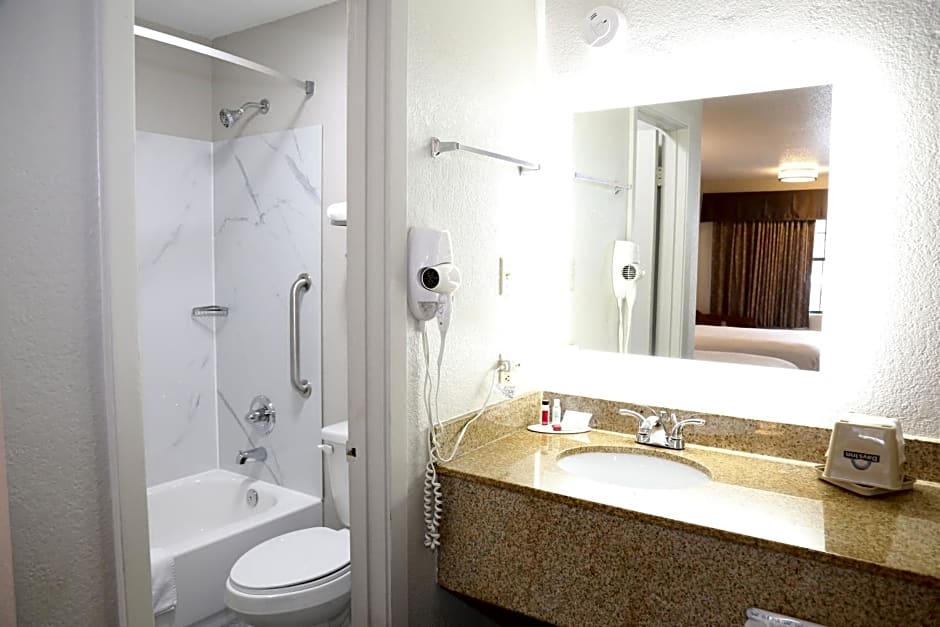 Days Inn by Wyndham Monroe