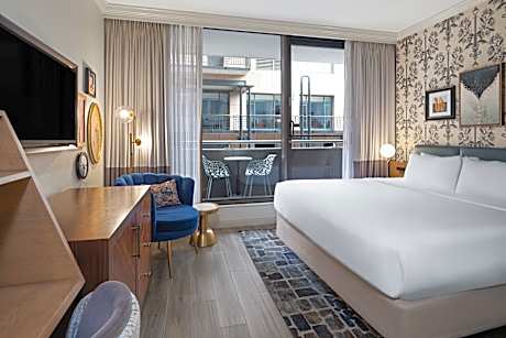 1 King Bed Premium City View