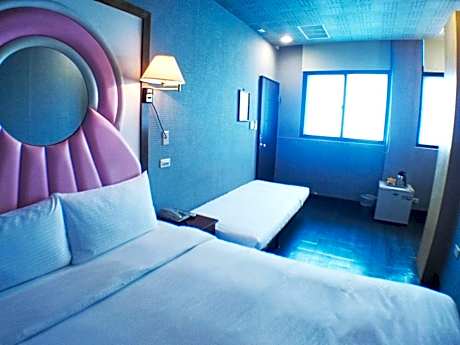Quadruple Room with Private Bathroom