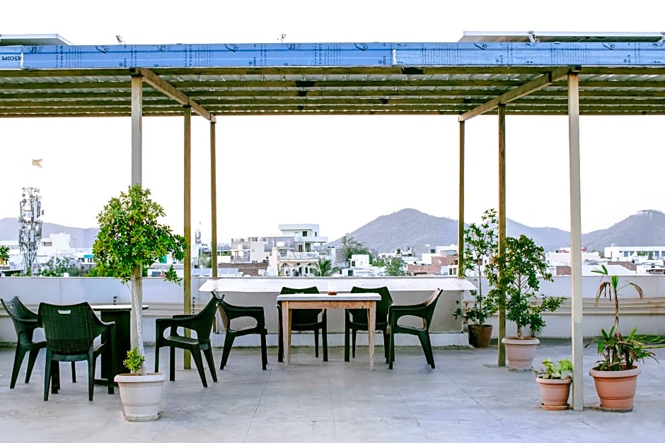 Treebo Paras Raj Near City Palace